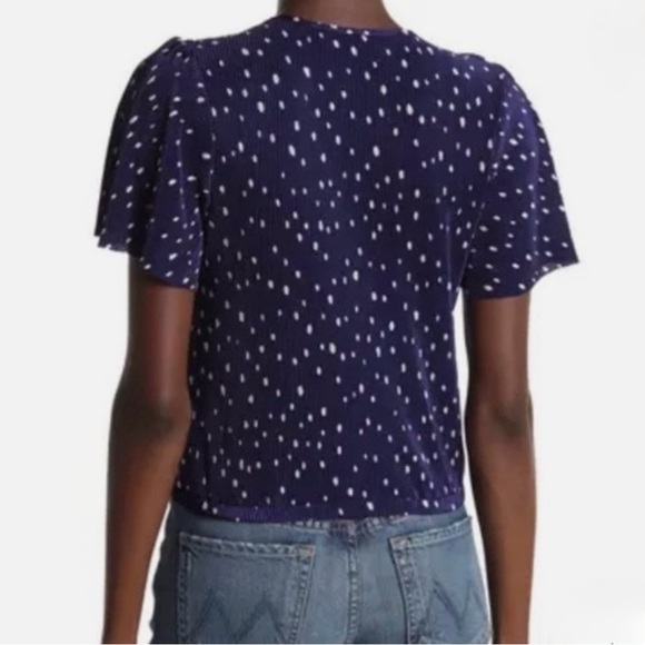 ASTR The Label Pleated Short Sleeve V Neck Blouse Top - Picture 2 of 5